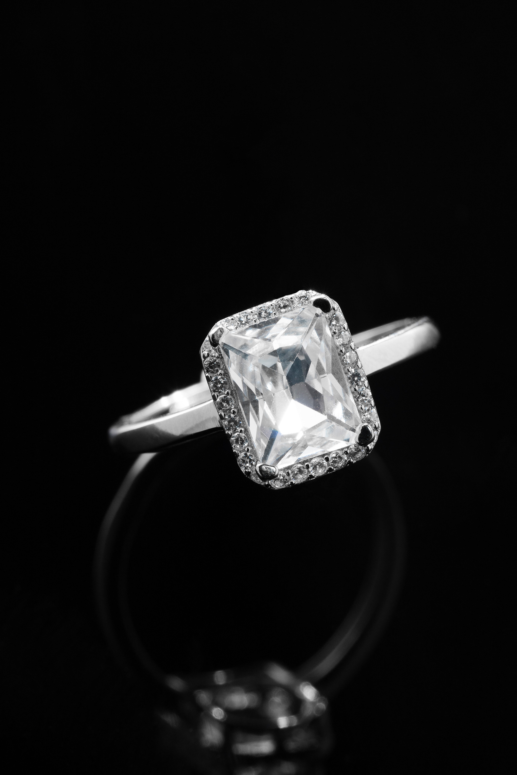 Customized gemstone jewellery, luxury watches and perfumes